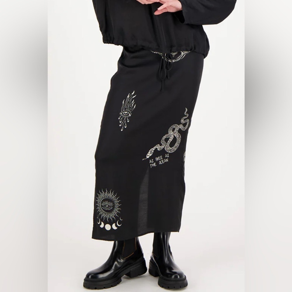 Me369 Valery slim magic black white graphic midi skirt size large